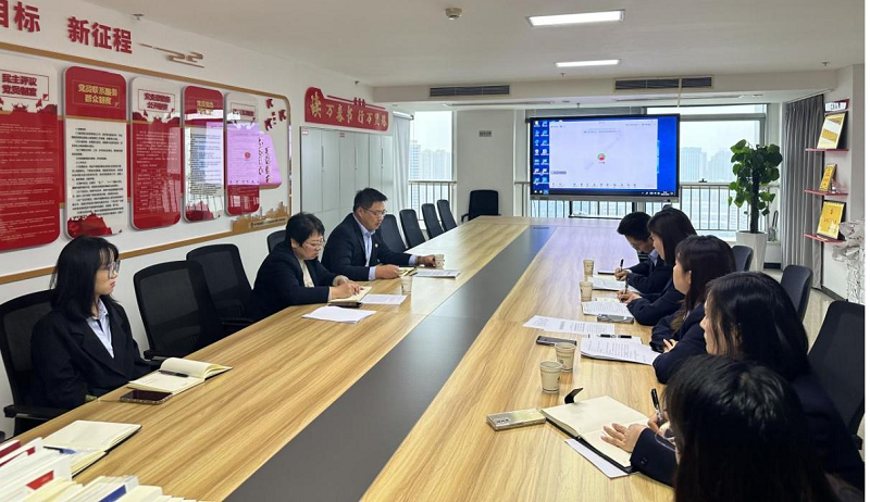 陜西建材科技公司安全環(huán)保監(jiān)察部、人力資源部組織開展在“‘兩強(qiáng)三講四比’中開展以‘三問三省’為基，‘六個是否’為本，‘八個聚焦’為要，推動公司高質(zhì)量發(fā)展”大討論