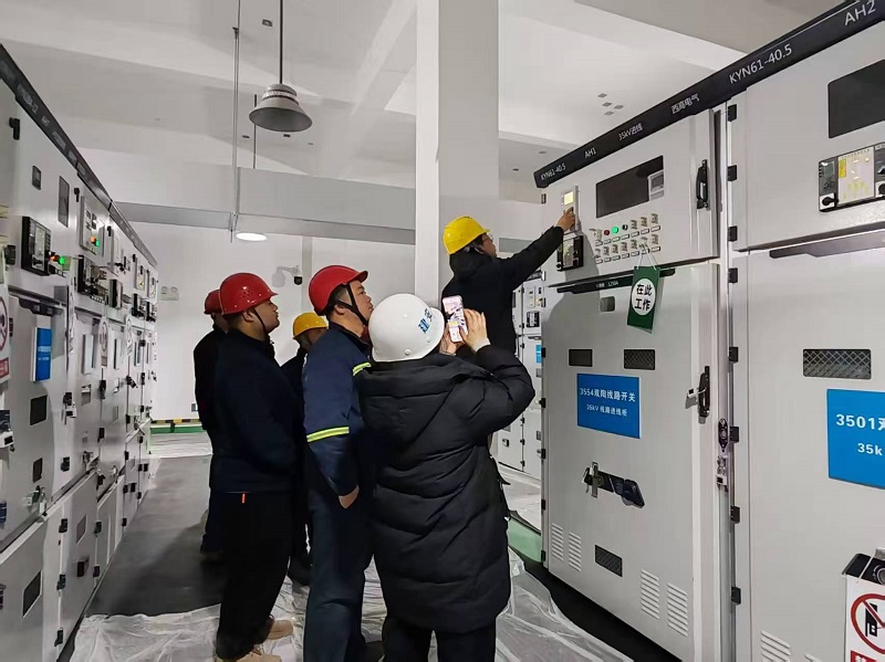 黃陵新材公司：“合閘，送電成功”